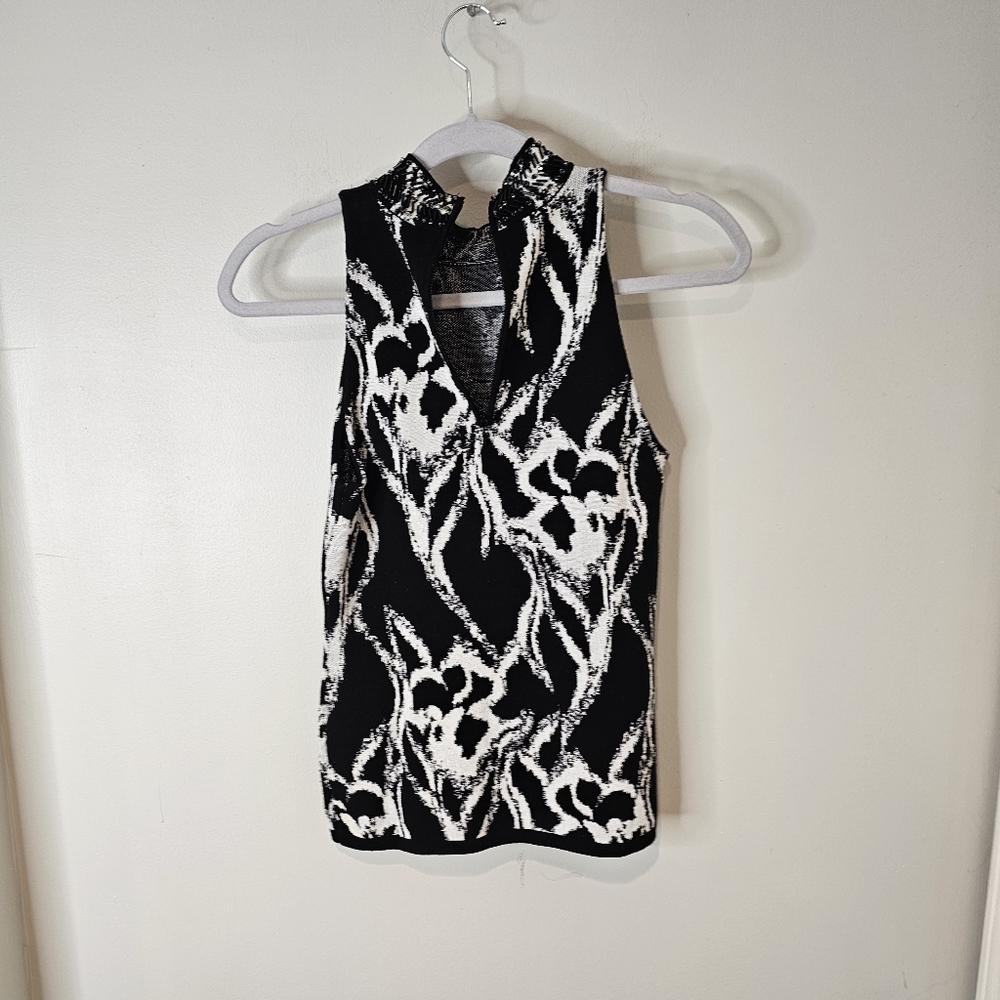 Women's WHBM mock neck sleeveless fitted knit sweater in XS - Picture 6 of 7